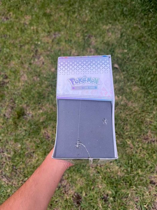 Pokemon Prismatic Evolutions Elite Trainer Box