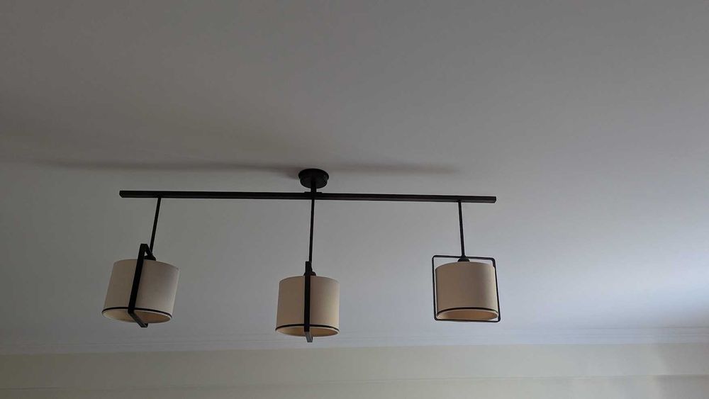 Sofá + Cortinado + Candeeiro de teto