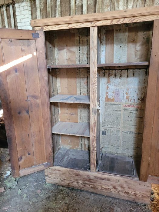 Stara drewniana szafa. Wypiaskowana z zewnątrz. 193/120