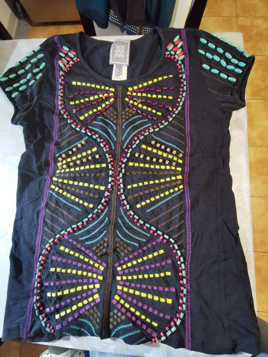 T-shirt preta sem marcas de uso