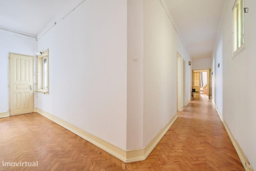 Quarto - localizado em Entrecampos Lisbon