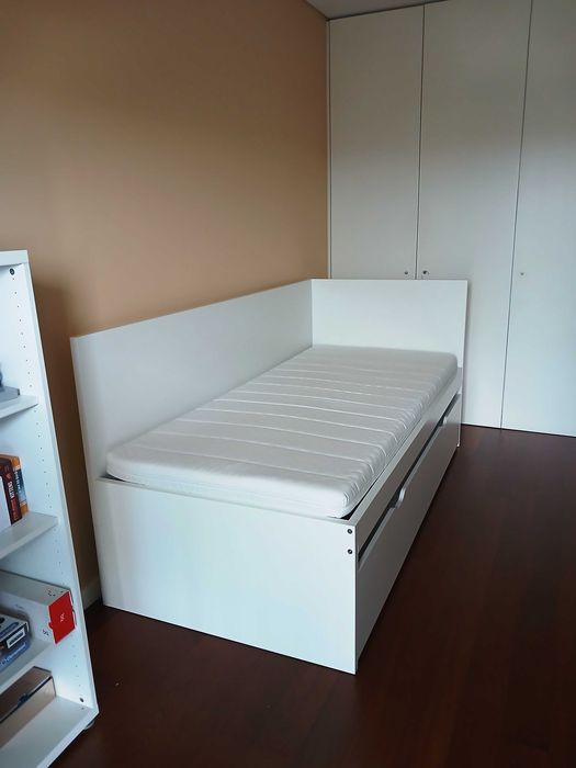 Cama IKEA individual dupla com gavetão e dois colchões
