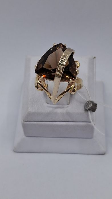 Золота каблучка з діамантами