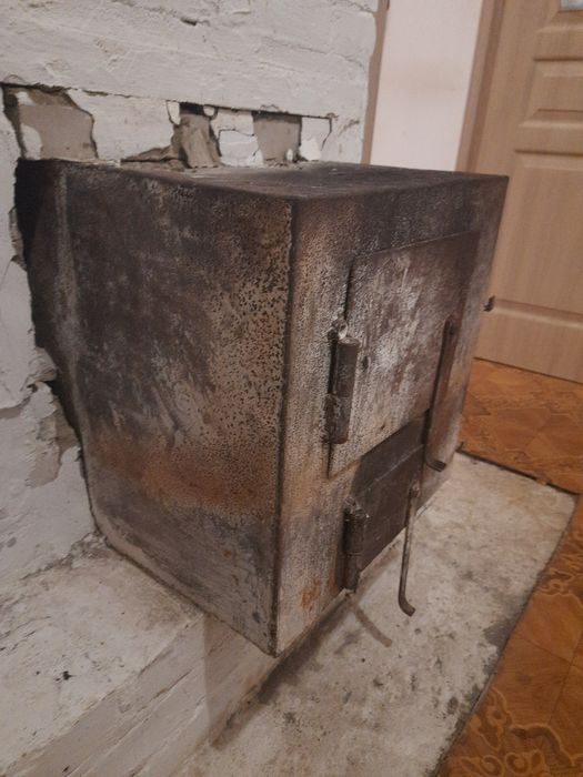 Буржуйка. Користована. Диван