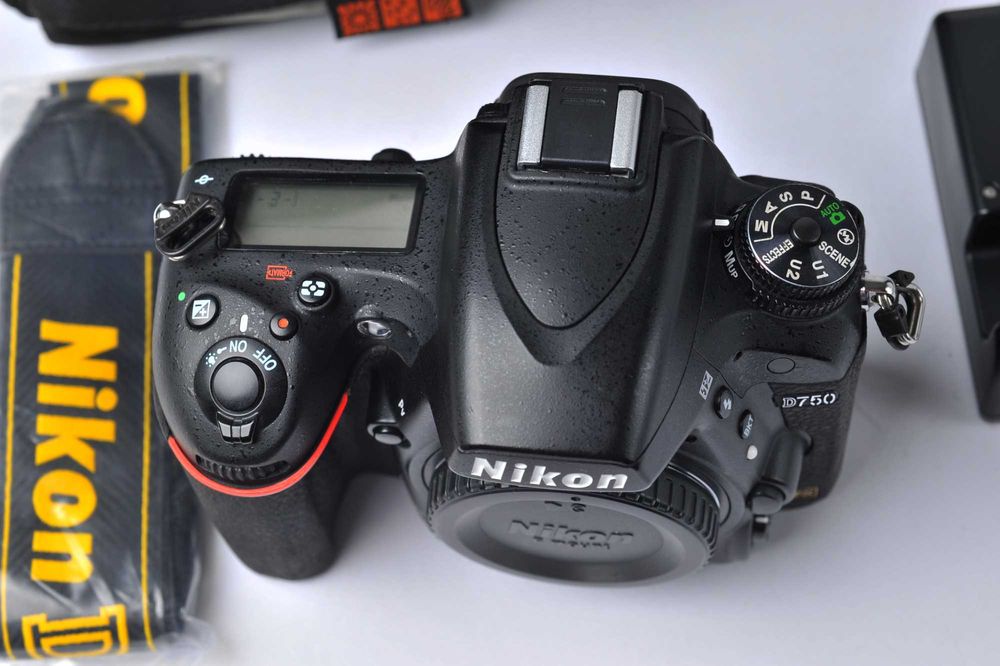 Nikon D750 seminova (950 disparos)