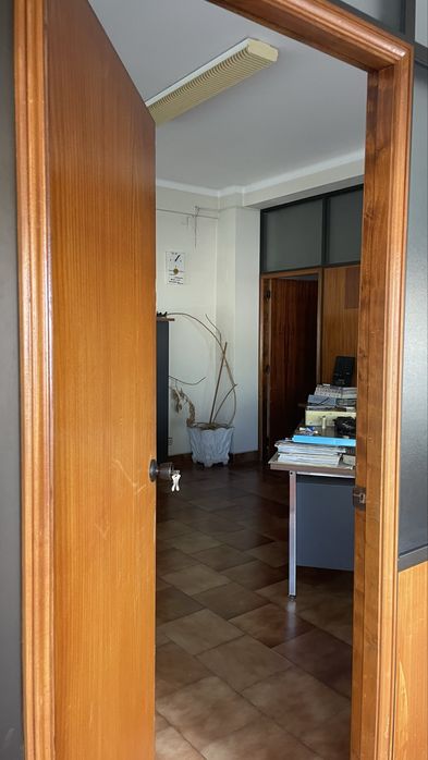 Aluga se loja/ escritorio centro de Seia