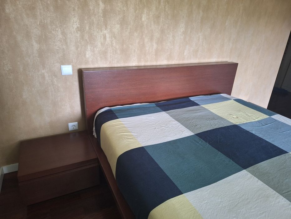 Cama casal  Wengue em madeira maciça