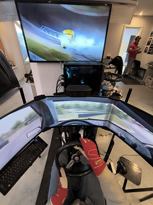 Kompletny zestaw sim racing RIG+PC+TV+3 MONITORY assetto drift iracing