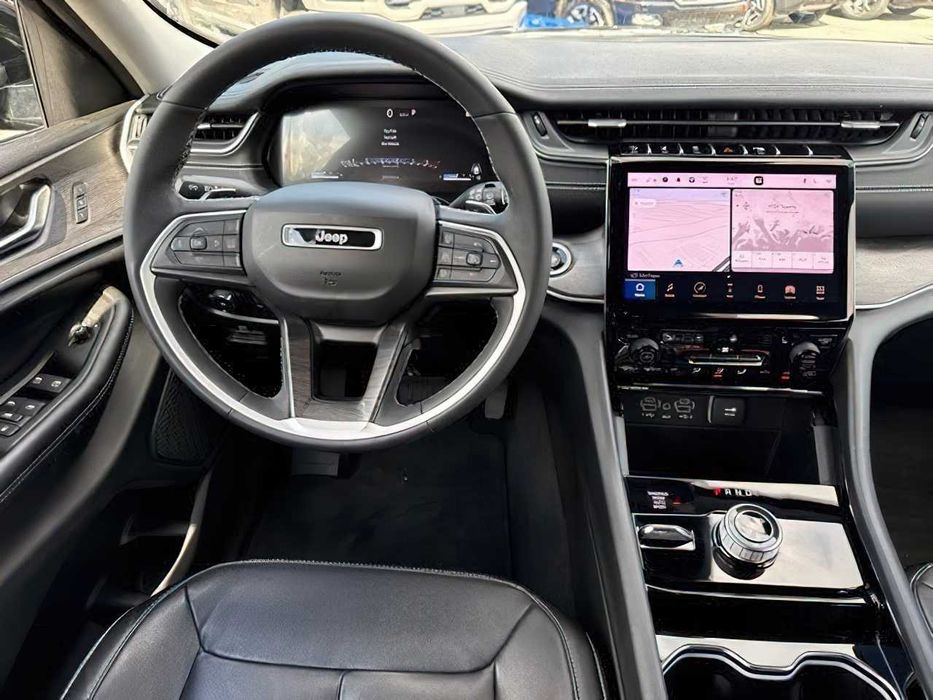Jeep Grand Cherokee      2023