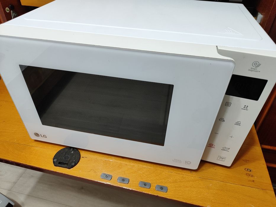 Продам микроволновку под ремонт/ на запчасти