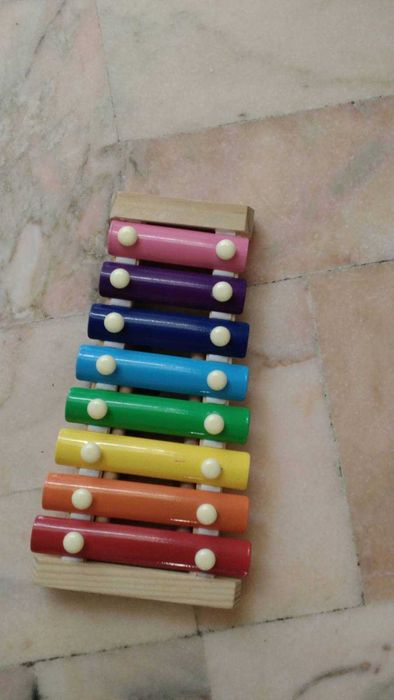 Brinquedos dedacticos para bebe e crianca 5eur cada