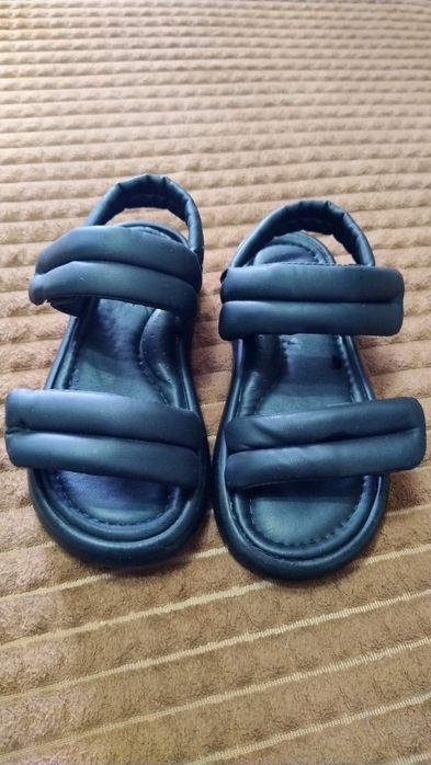 Босоніжки розмір 33, стелька 20 см.