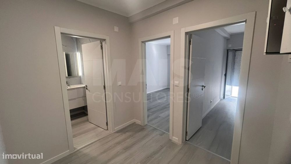 T2 Remodelado com Varanda em Oeiras