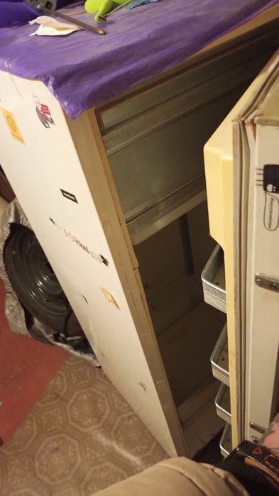 Холодильник ЗИЛ робочий, бойлер неробочий, пилосос ARITA напівробочий.