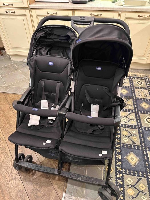 Прогулянкова коляска для двійні Chicco Ohlala Twin Black