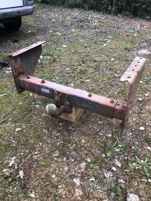 Bola de reboque com estrutura