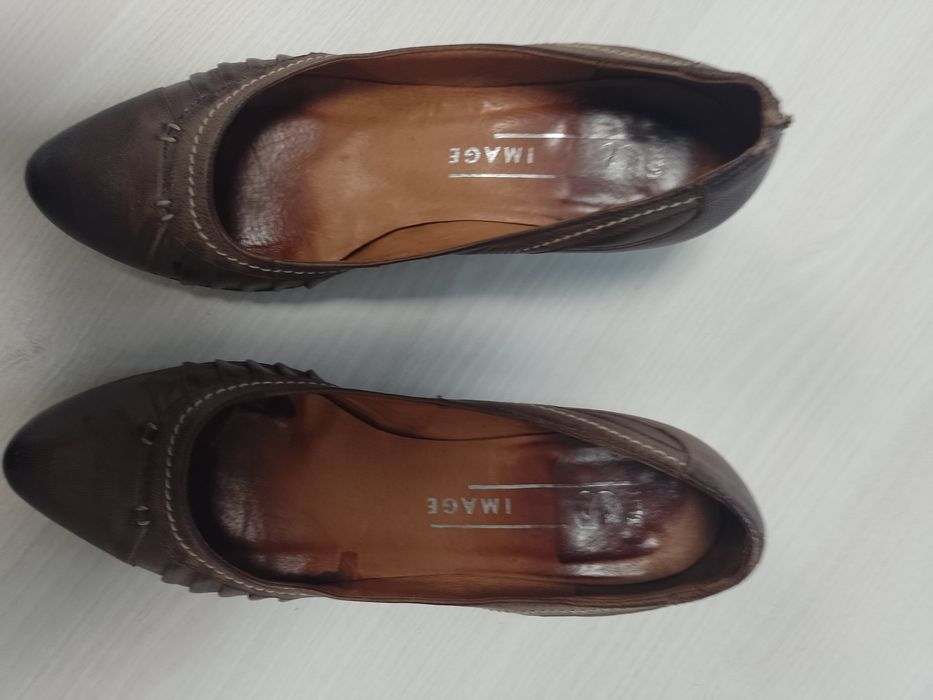 Sprzedam damskie buty rozmiar 38.