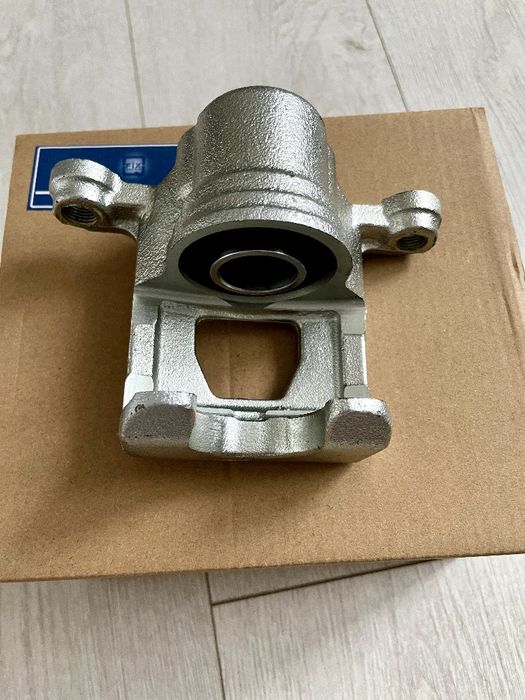 Супорт Ніссан задній. Лівий правий.