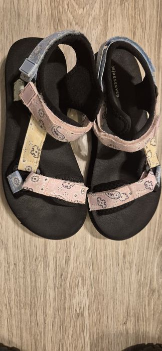 Sandałki dziewczęce kolorowe na rzepy rozmiar 38 Reserved