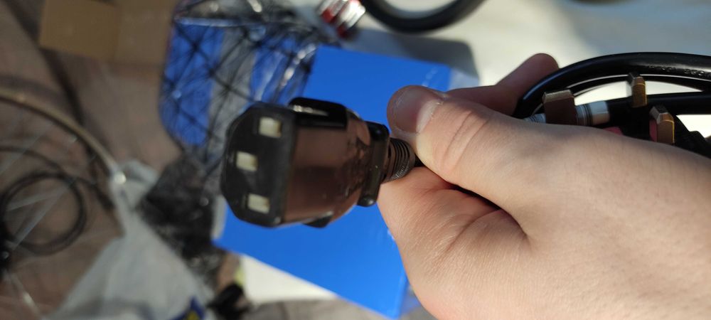 Новий кабель (BS1363) британського типу, підходить до генераторів.