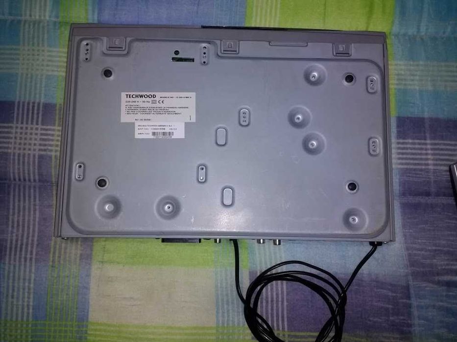 Leitor DVD/CD Techwood c/comando.