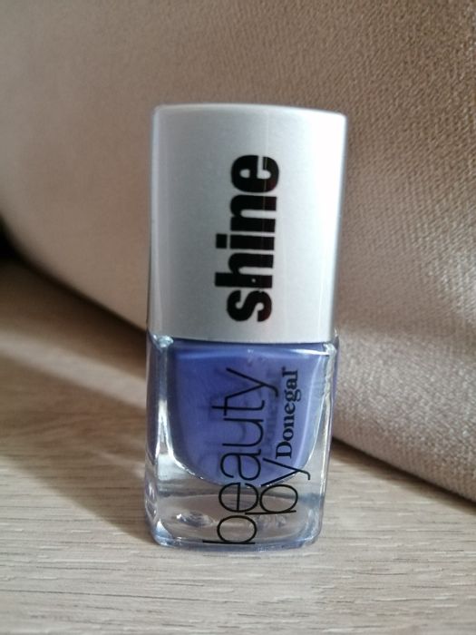 Fioletowy lakier do paznokci