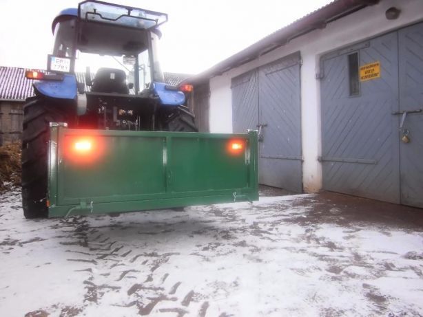 skrzynia transportowa z wywrotem mechanicznym