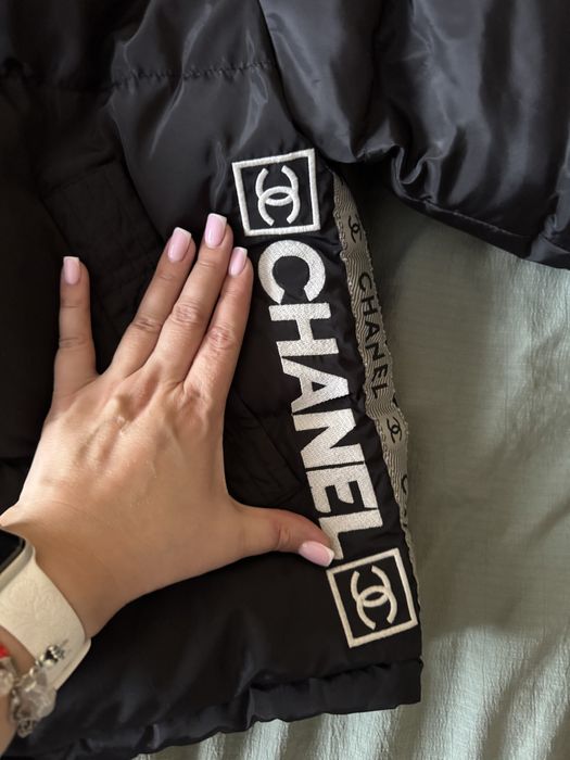Пуховік CHANEL чорний