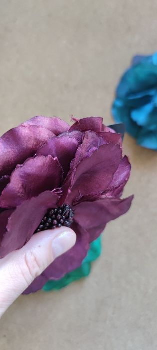 Zestaw 3 x broszki lub wsuwki ozdoby do włosów kwiaty Primark Opia