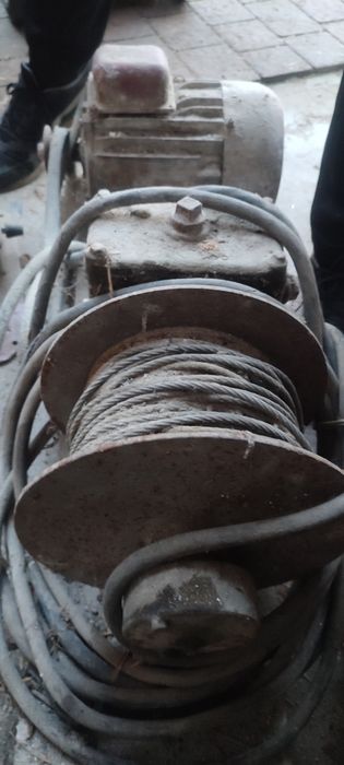 Wyciągarka linowa/urządzenie budowlane/ winda