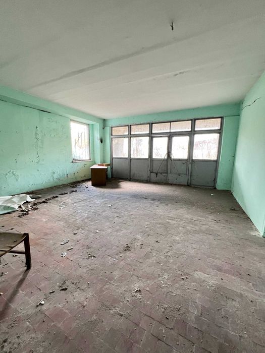 Продам частину будівлі в Камянському 4 поверхи
