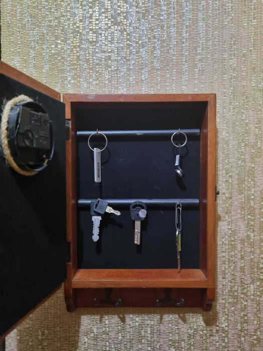 Дерев’яна настінна шафа для ключів. (Ключница. Бокс для ключей)