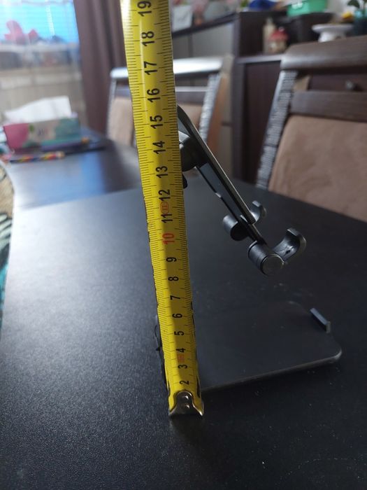 Regulowany uchwyt biurkowy na telefon