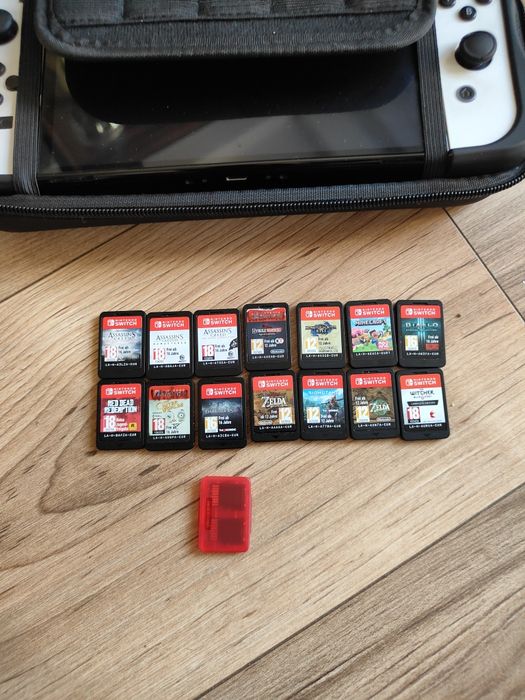 Nintendo Switch OLED 64 GB + 14 gier na kartach + akcesoria