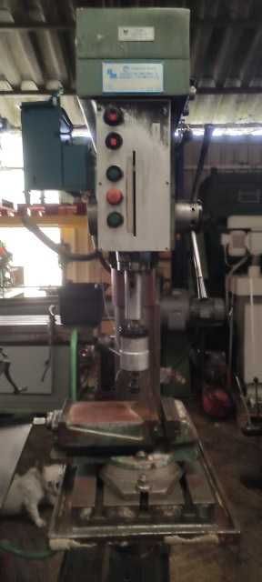 Máquina de furar e roscar ZMM