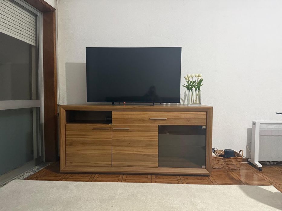 Aparador, mesa e 4 cadeiras