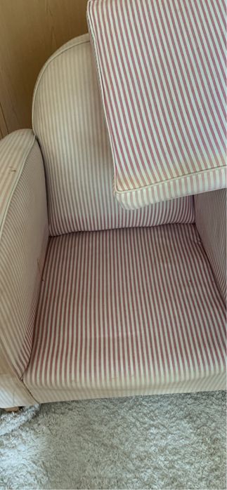Poltrona riscas rosa – precisa forrar .