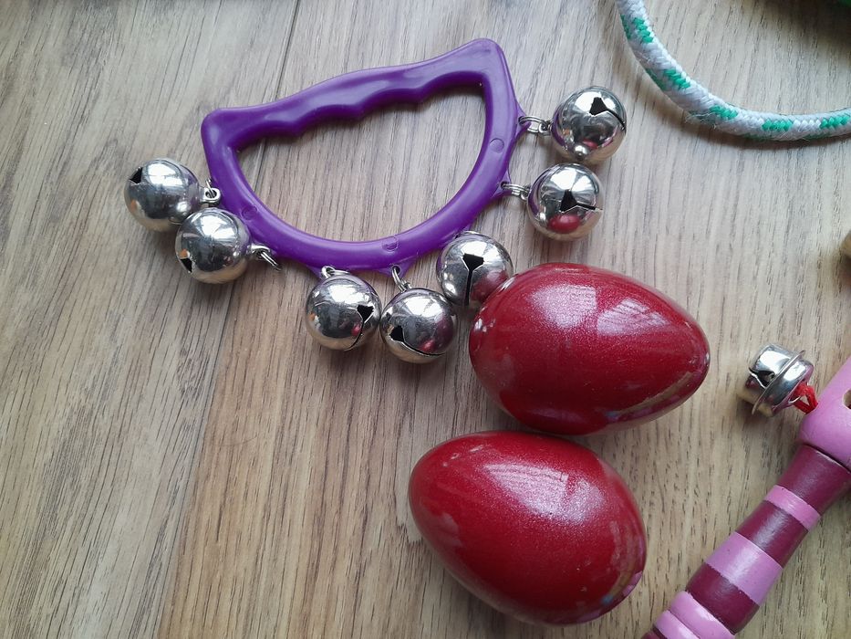 Drewniane instrumenty muzyczne dla dzieci flet marakasy dzwonki