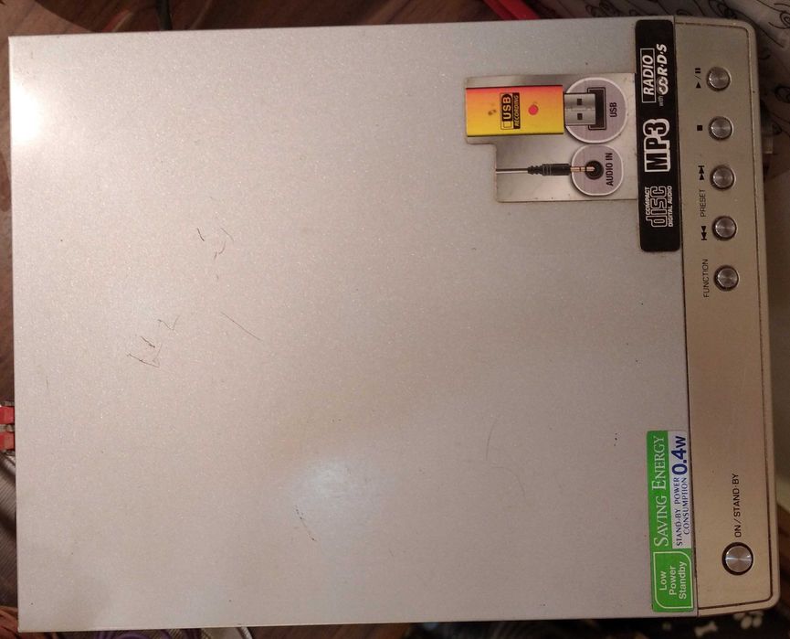 Mikrowieża Hi-Fi firmy Sharp: radio, CD, głośniki