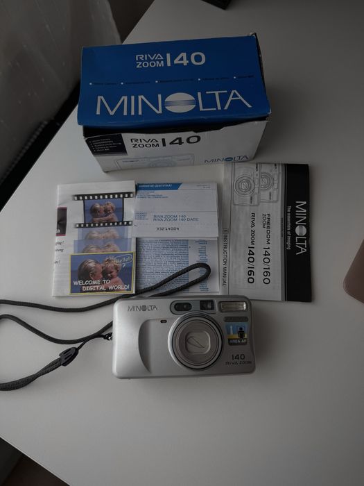 Плівковий фотоапарат Minolta Riva Zoom 140 з коробкою та документами