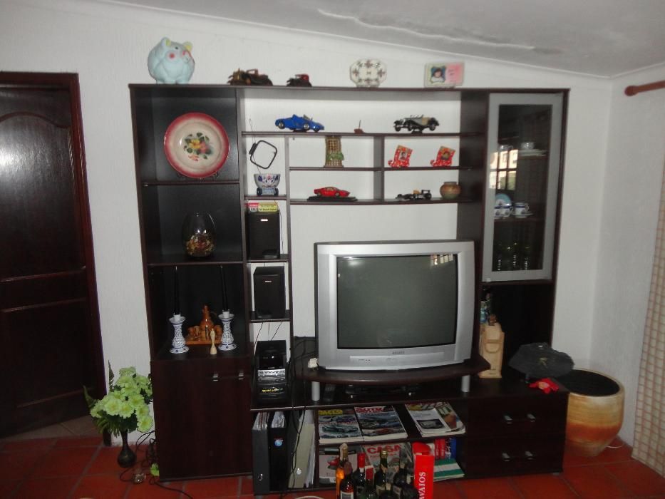 movel cristaleira com 2 metros de largura x 1,85 de altura