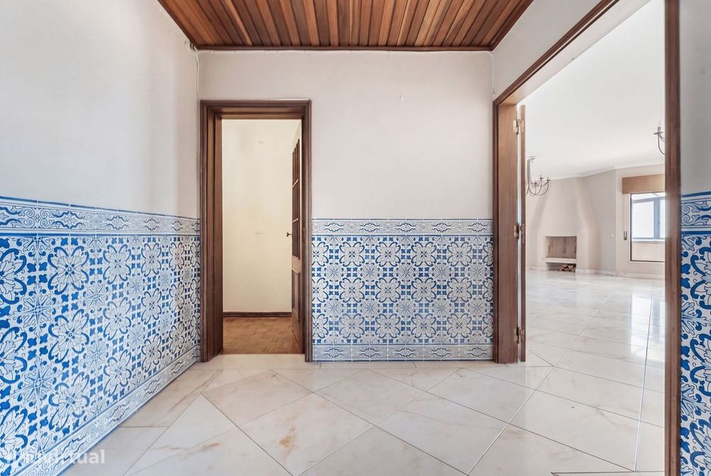 Apartamento T5 com estacionamento, Quinta das Palmeiras, Oeiras