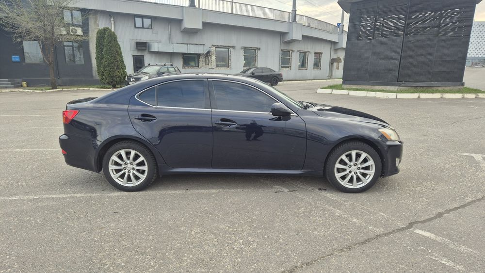 Продам Lexus is 250 AWD 2008 год