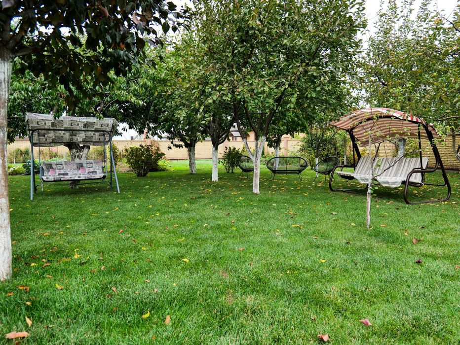 Просторе домоволодіння в передмісті, поблизу лісу!