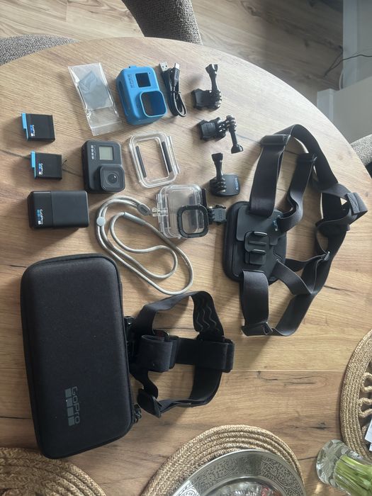 GoPro hero 8 black + akcesoria / 2 baterie / uchwyty / uszkodzona