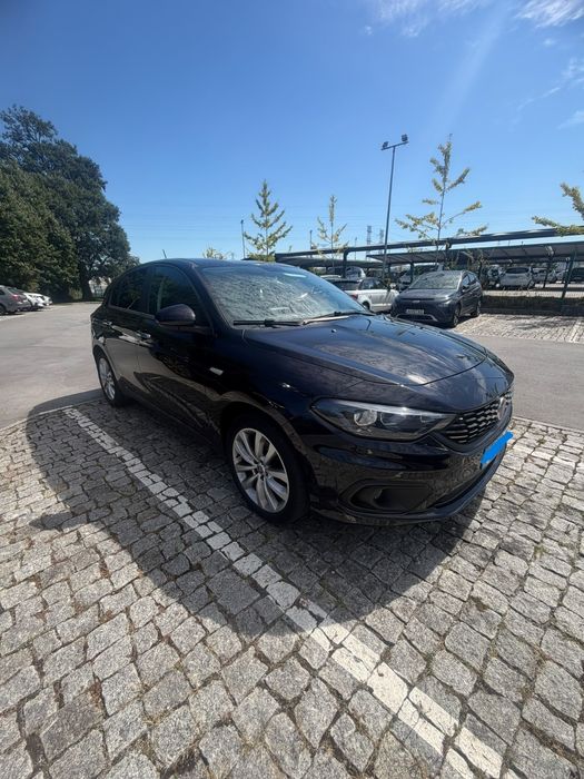 Carro fiat preto