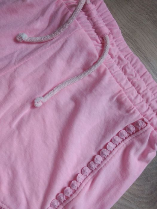 Spodenki roz. 152 NOWE