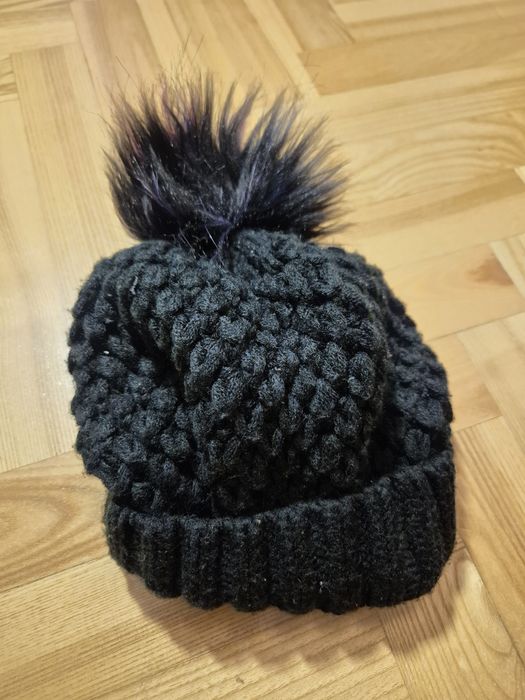 Czarna czapka dla dziecka