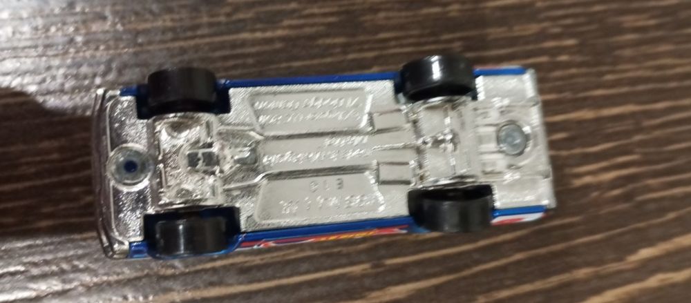 Hotwheels дві машинки 2020 - 2019