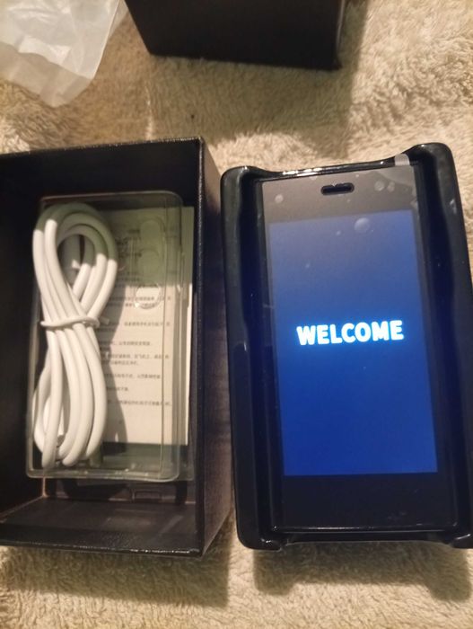 Elegancki Smartfon Dual SIM – Nowoczesny Design i Kompletny Zestaw